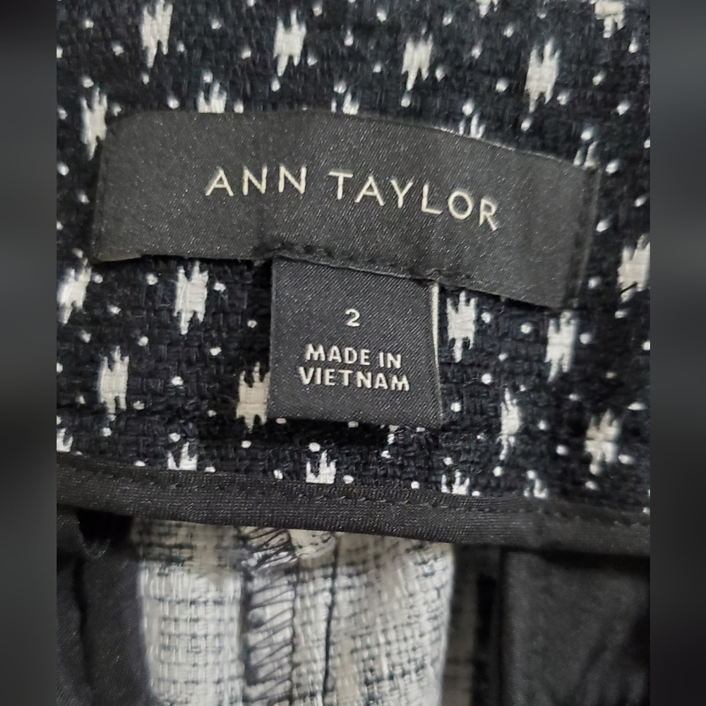 Ann Taylor Patterned Shorts - Picture 3 of 6